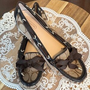 Coach Brown Signature Canvas Bow Loafers - Brown/Tan. 8.5B